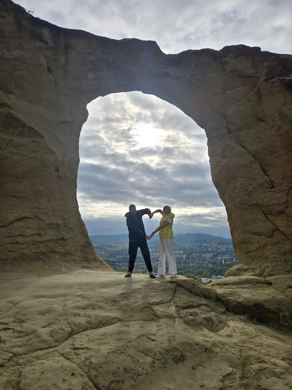 В Домбай с Дмитрием 6 октября 2025 (компанией из 4 человек) сьездили отлично! Ехали из Ессентуков