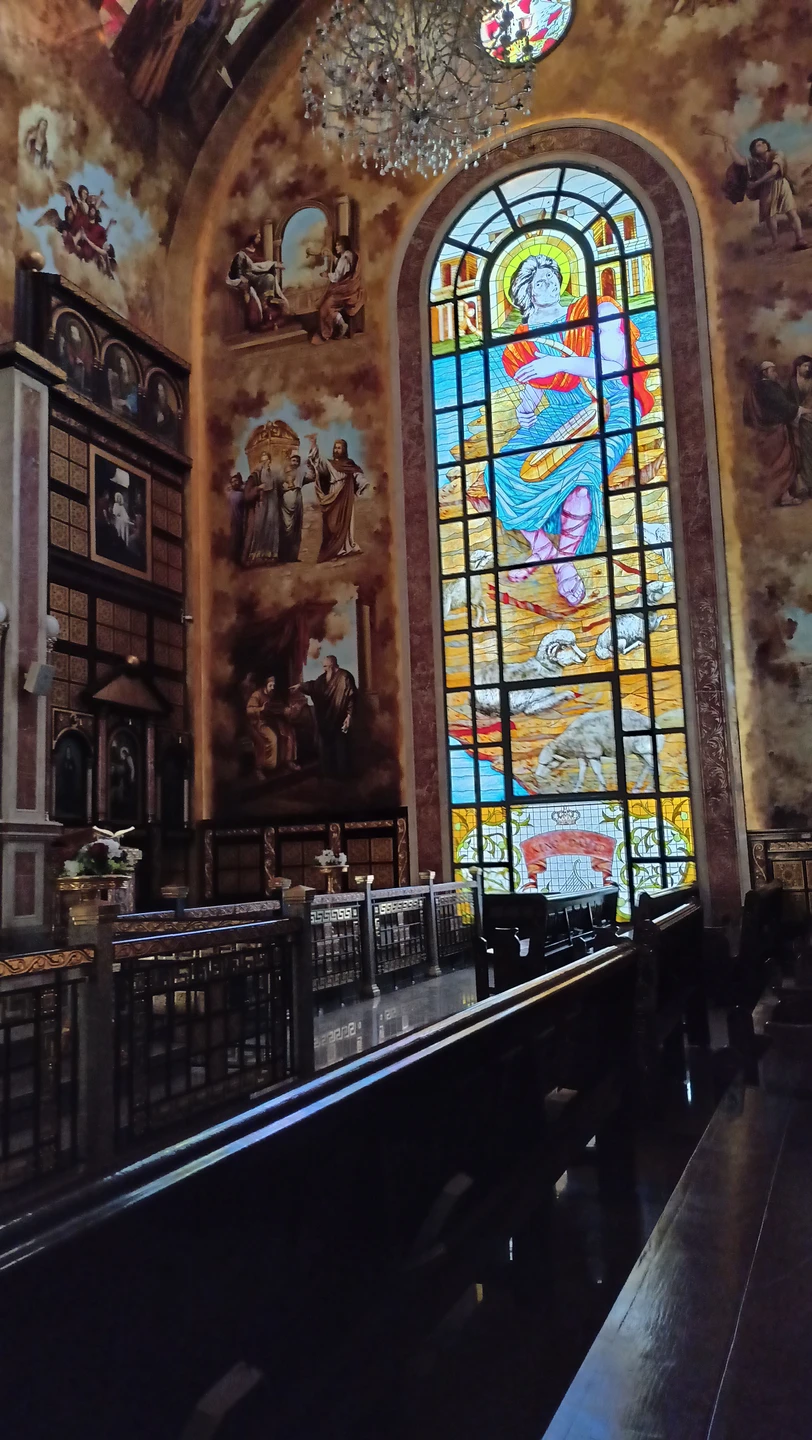 Лоай встретил нас у отеля, покатал по городу, показал красивые места (коптская церковь очень красивая внутри)