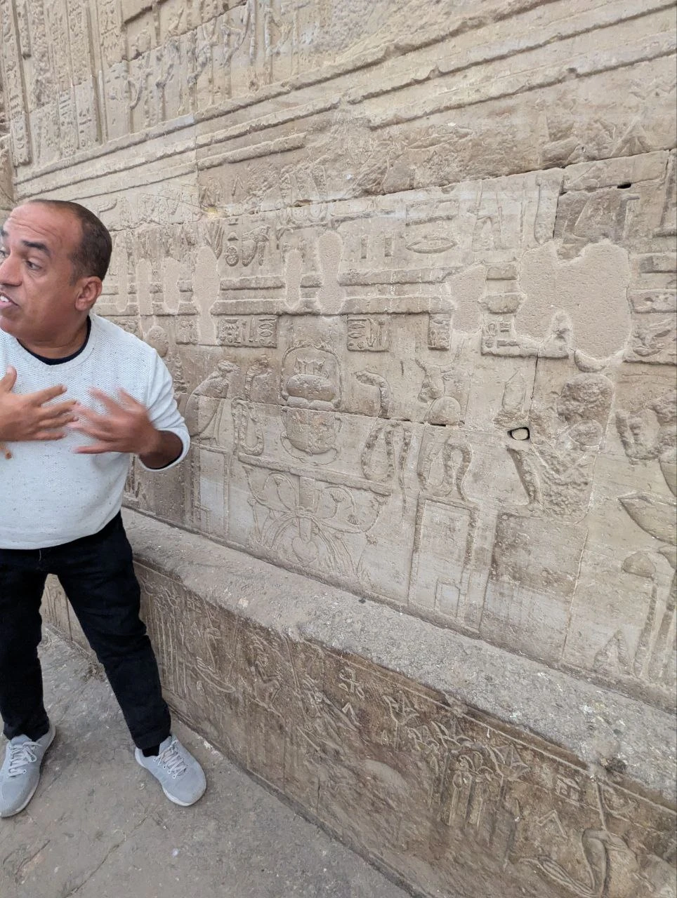 Все было отлично, хороший микроавтобус. Гид Шаркави все рассказал, много интересного. По времени пребывания все как