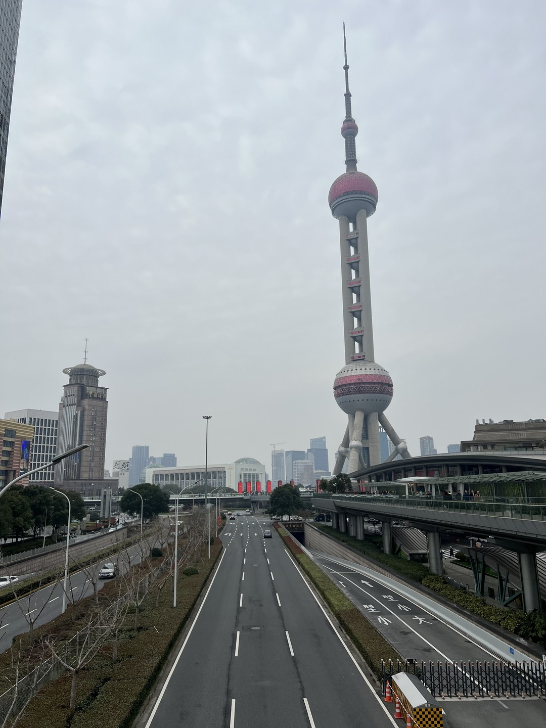 Это очень нужный формат экскурсии для всех, кто летит со средней продолжительности пересадкой в Шанхае и