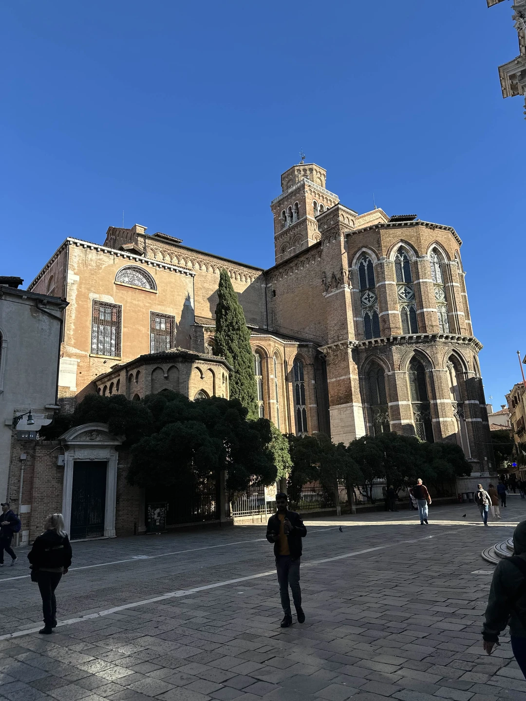 Алиса потрясающий проводник. Рекомендую всем гостям Венеции посетить столь увлекательную экскурсию. Очень интересно и после экскурсии