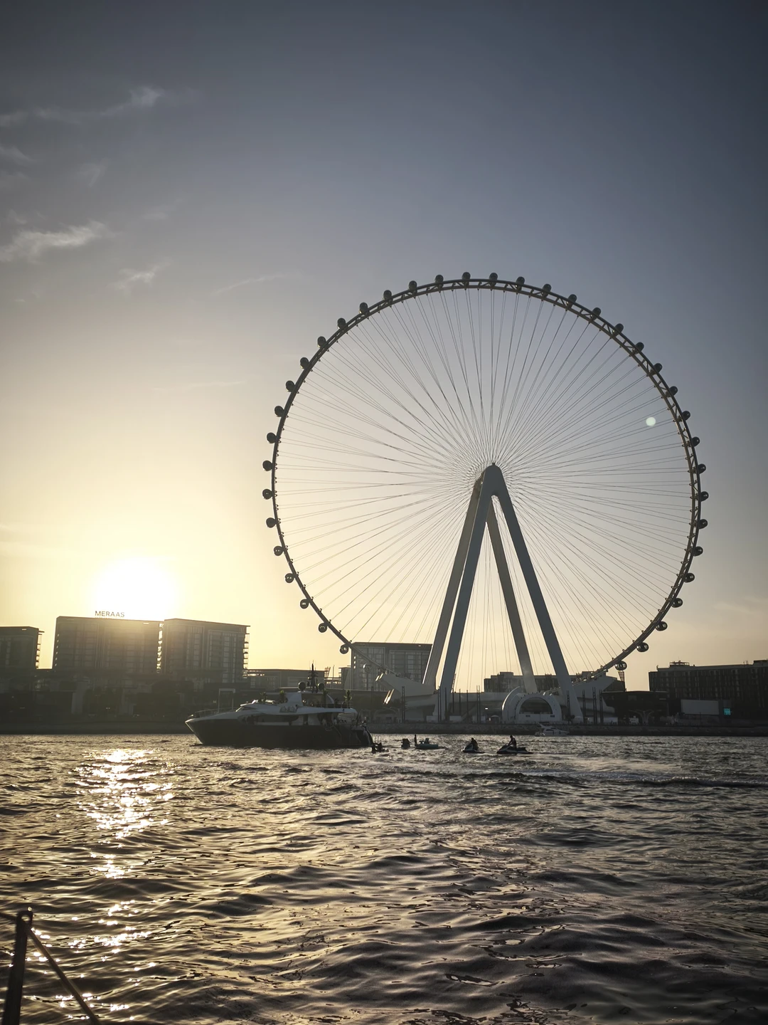 Ходили с капитаном Климом на яхте по Персидскому заливу. Очень всё понравилось! Ребята русские, всё понятно