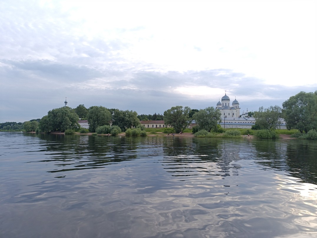 Хорошая вечерняя прогулка. К сожалению закат не увидели. Облачностью. Рекомендую