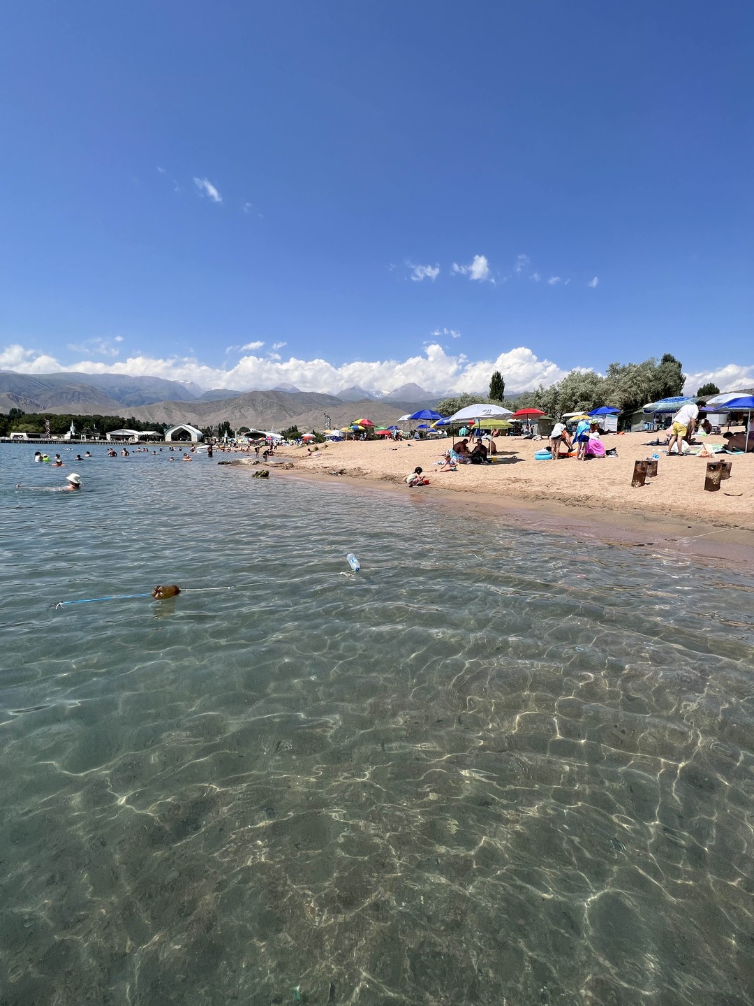 День прошёл насыщенно и интересно, увидел много красивых мест, добрался до жемчужины Кыргызстана - озера Иссык-Куль!