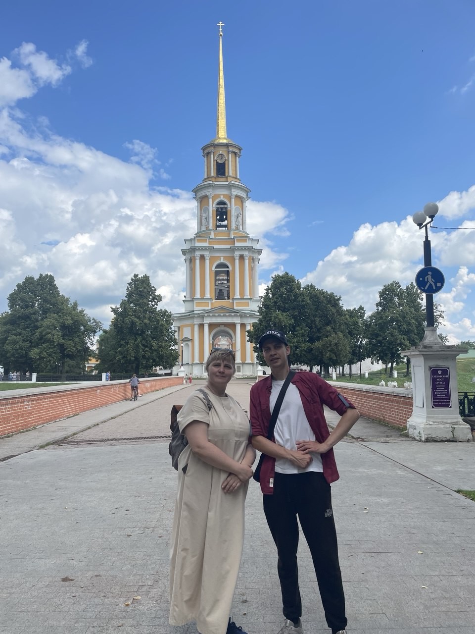 Здравствуйте! 17.07.25 были на экскурсии Рязань косопузая, которую провёл нам Алексей. Прогулка получилась потрясающая!!!! 2 часа