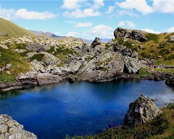 Жинвальское водохранилище и горные озёра у массива Чаухи