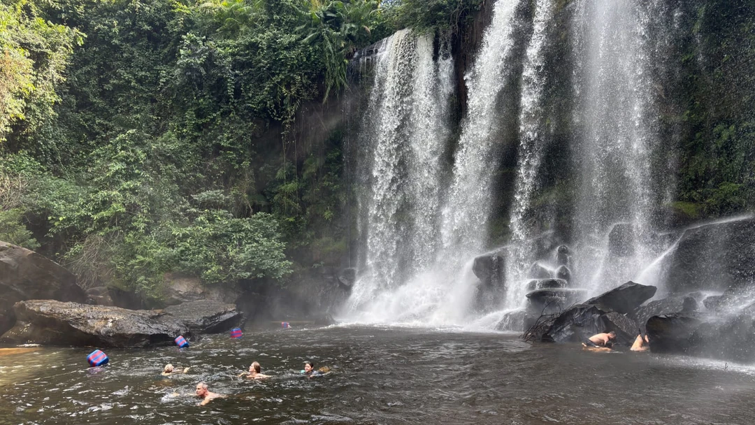 Пишу отзыв, спустя некоторое время после приезда из Камбоджи. Сразу написать было некогда и это даже