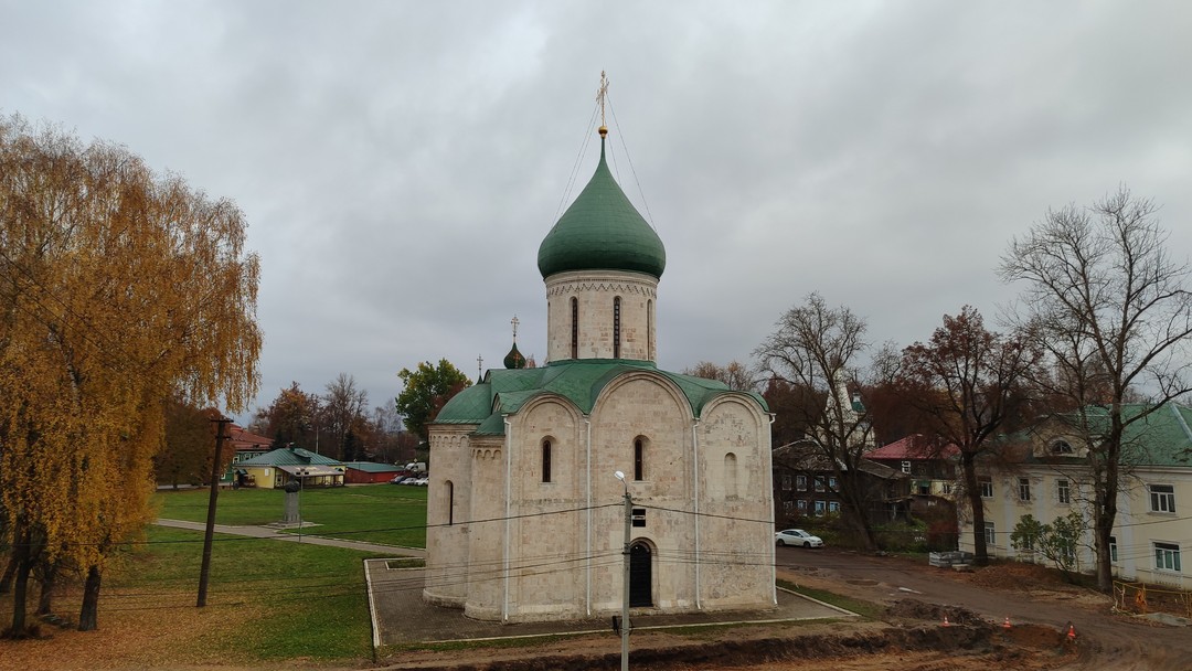 Экскурсия с Наталией превзошла наши ожидания. Во-первых, Наталия общается с тобой не как актер со зрителем