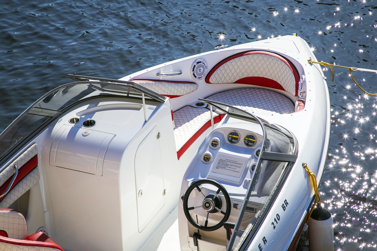 На катере — по Неве (9/10)