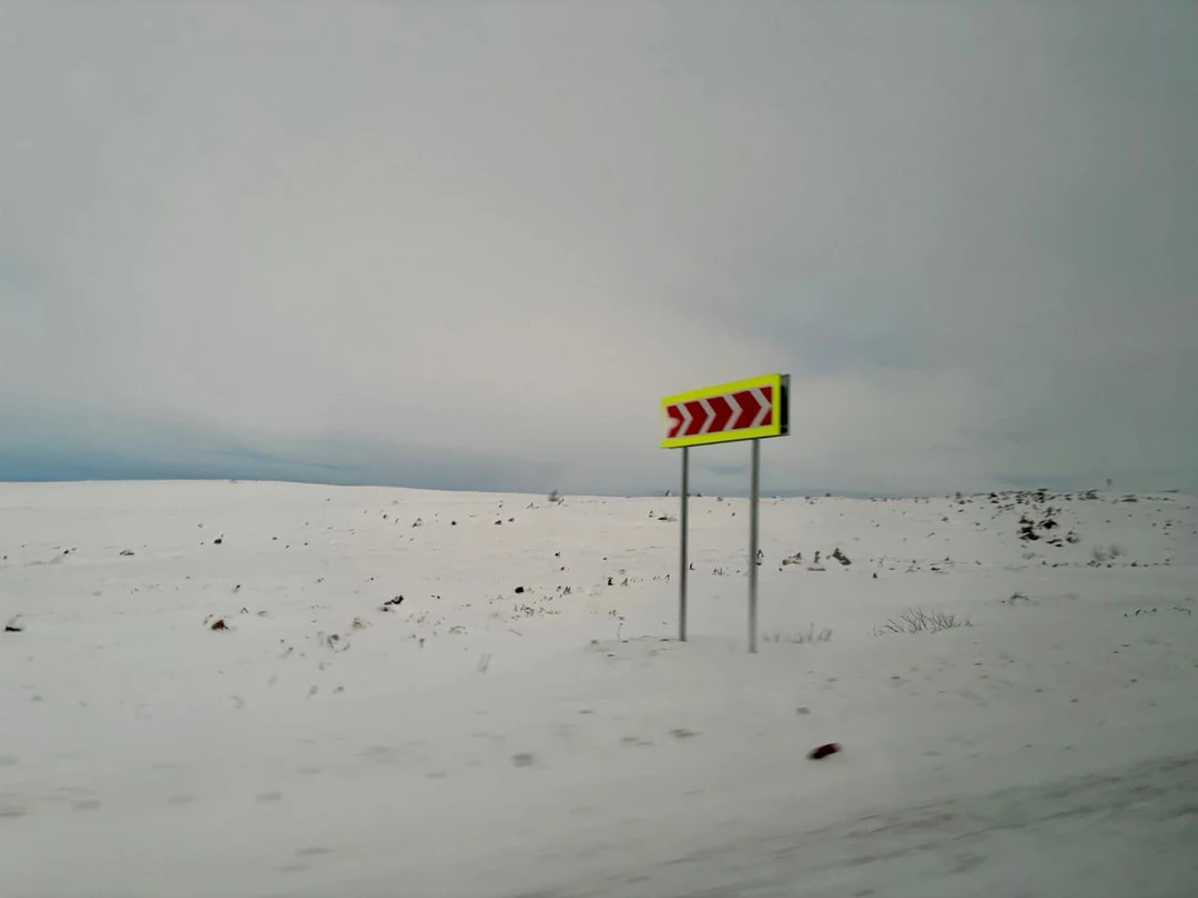 Организация экскурсии прекрасная. Несмотря на сложные погодные условия и закрытие дорог мы побывали нвюа "краю земли"