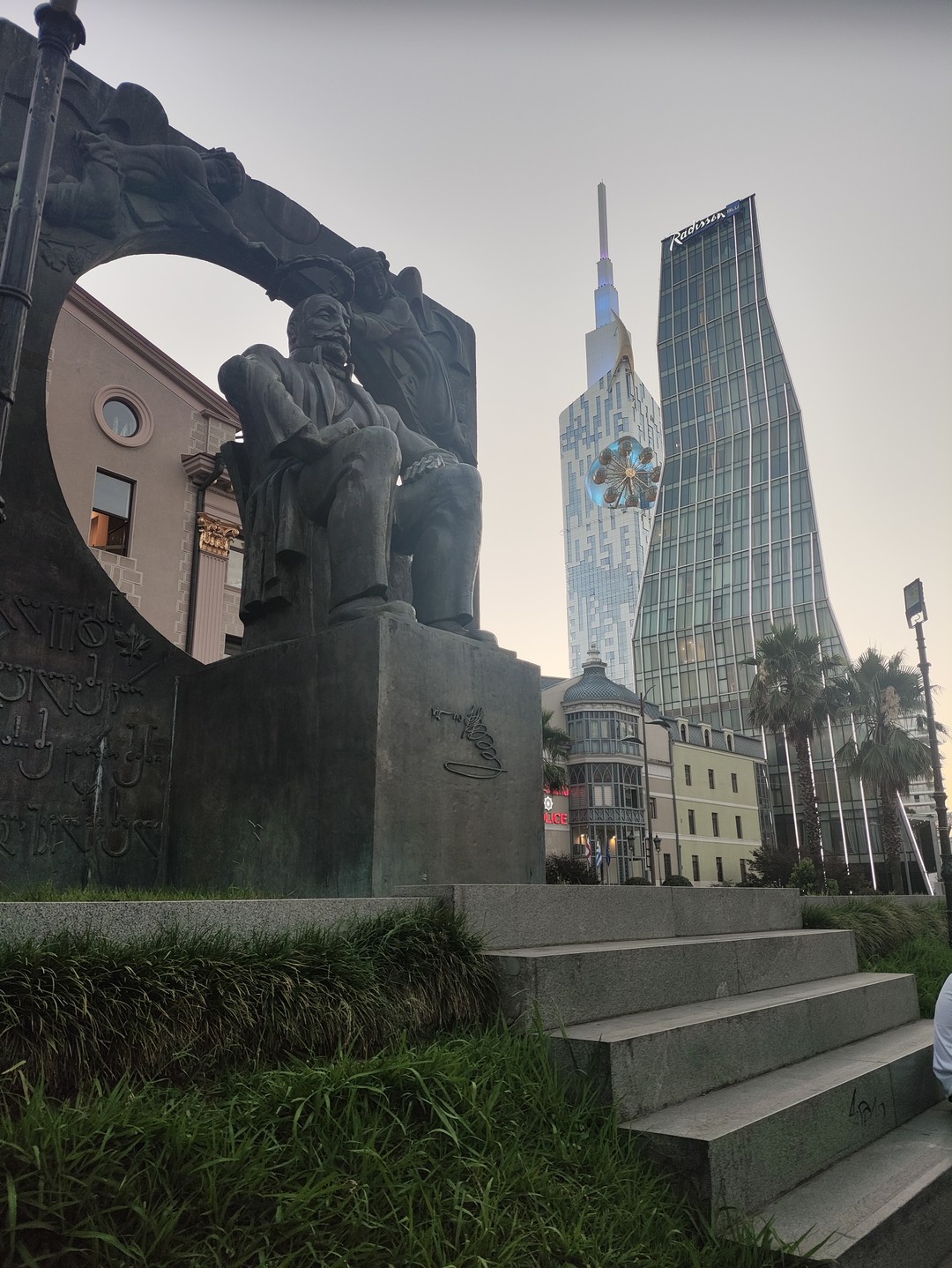 На третий день нахождения в Батуми решили взять экскурсию по городу, хоть сами уже га многое
