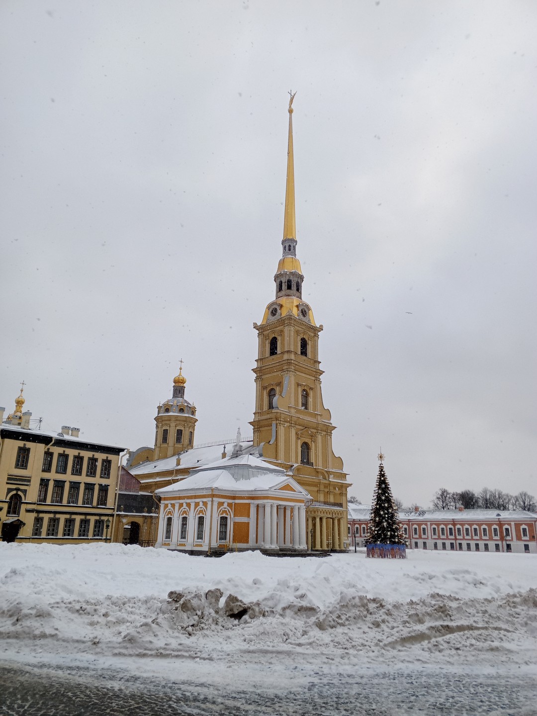 Мне с мужем повезло! Вместо групповой экскурсии, получилась индивидуальная. Экскурсия достаточно информационная. Экскурсовод Александра отличный специалист
