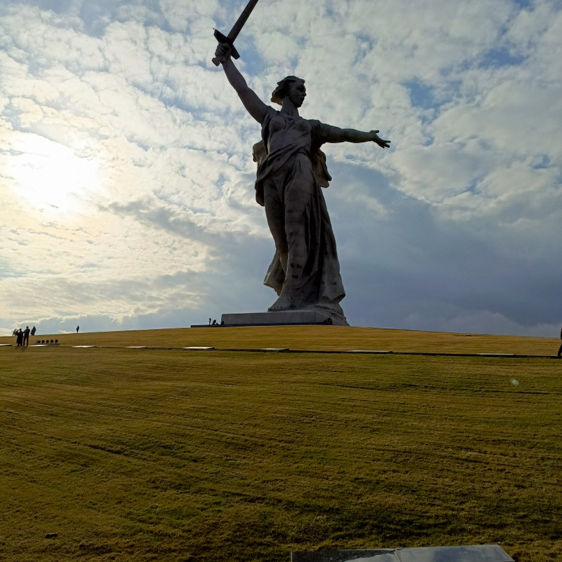 Экскурсия с Дмитрием очень понравилась! Мы впервые посетили Мамаев курган, всем советую к посещению.