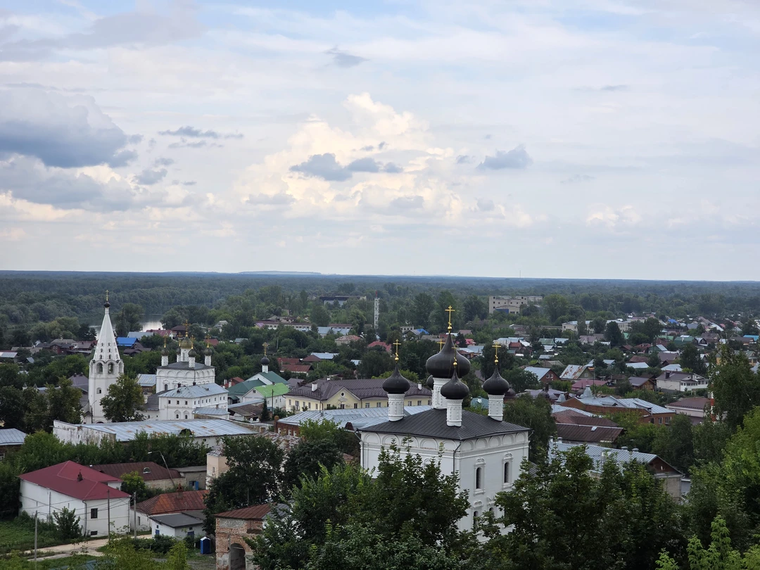 Отличный маршрут с возможностью захватить для осмотра и ознакомления города рядом с Нижним. Андрей — очень