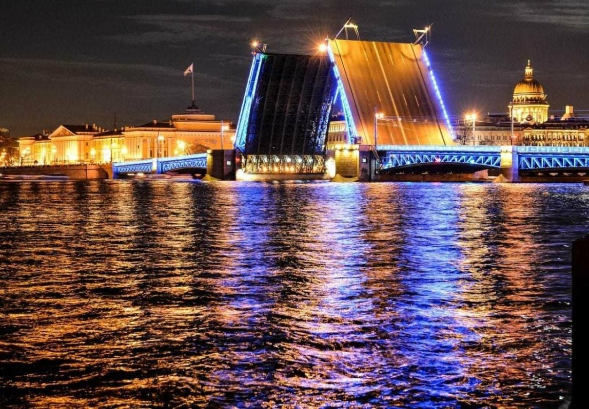 Водная экскурсия с аудиогидом на развод мостов