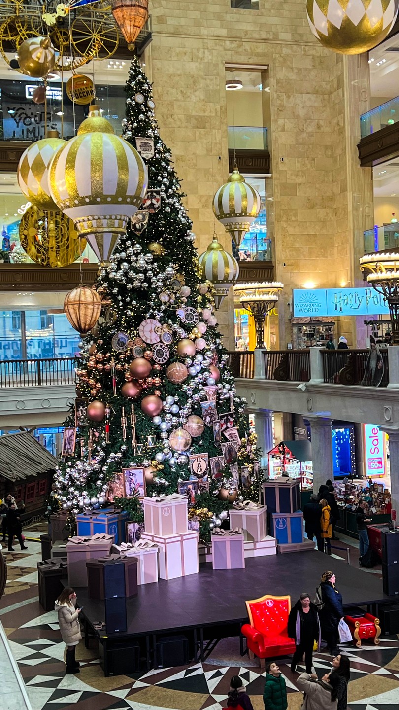 Экскурсия очень познавательная и в то же время погружает в чудесную предпраздничную новогоднюю атмосферу🎄