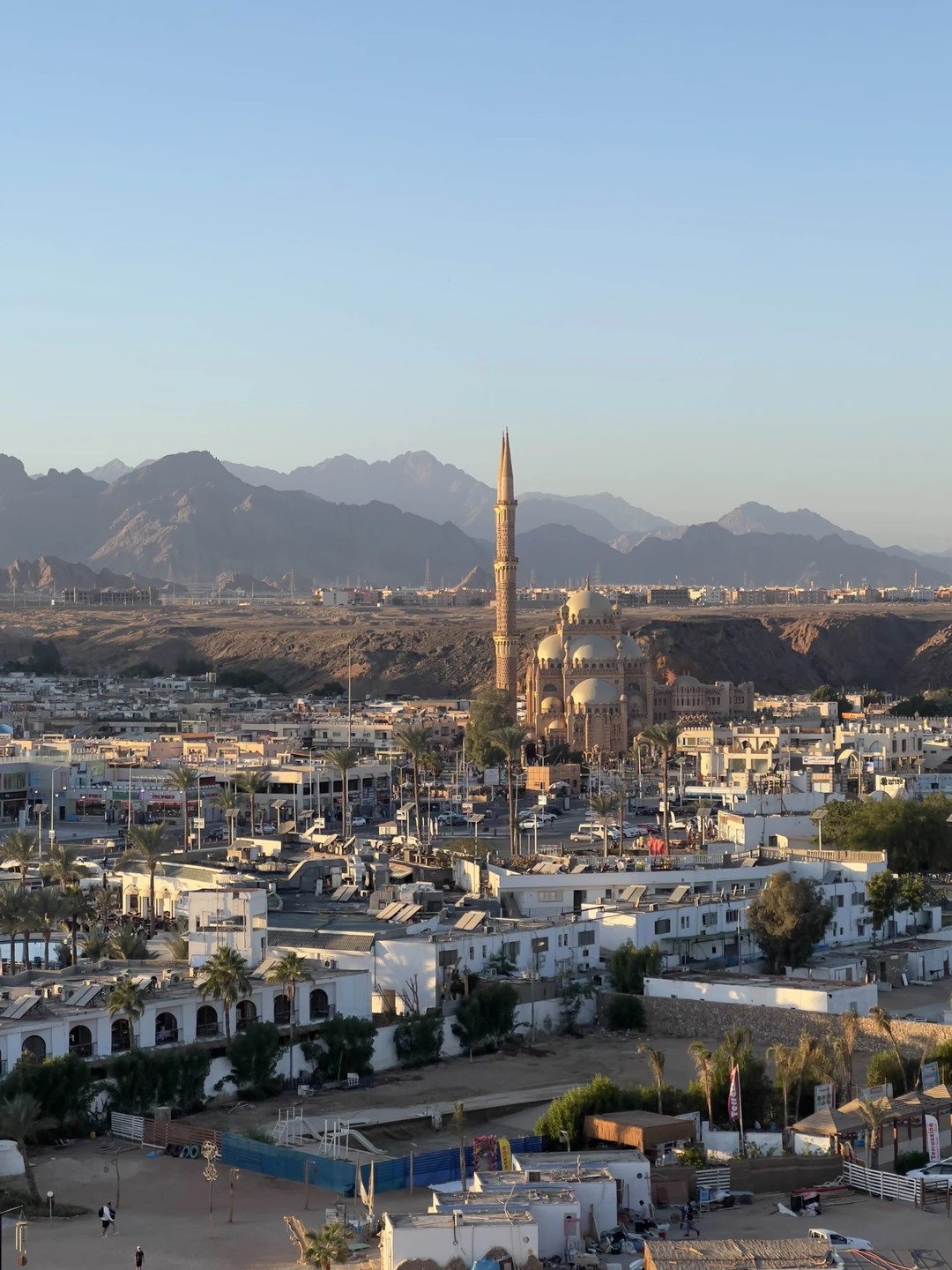 Хорошая экскурсия, неторопливо, расслабленно, как раз то что нужно на отдыхе, сначала приехали покататься на лодке