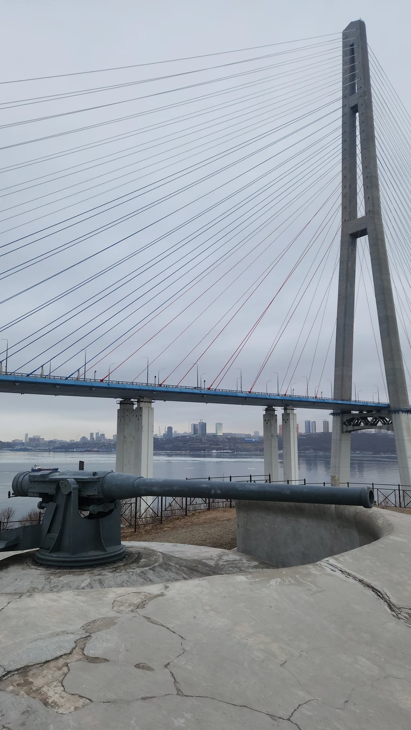 Посетили остров Русский вместе с гидом Кириллом! Сразу обсудили локации, так как в некоторых мы уже