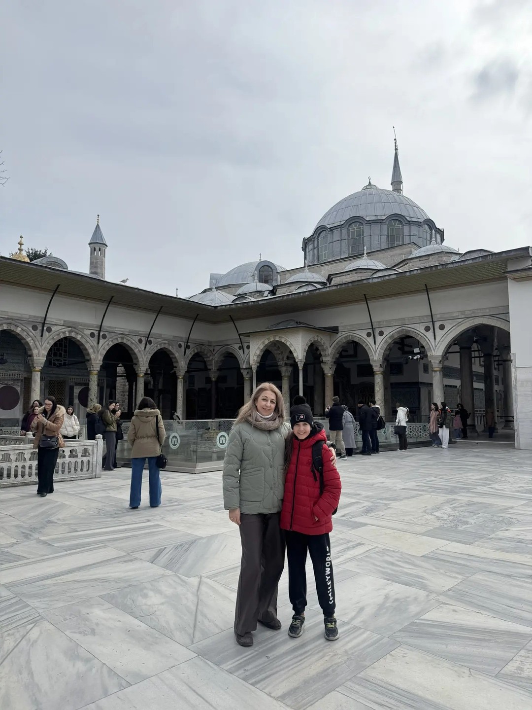 Отличная экскурсия в мини группе. Экскурсовод Рушен просто погрузил нас в увлекательную историю дворца и его