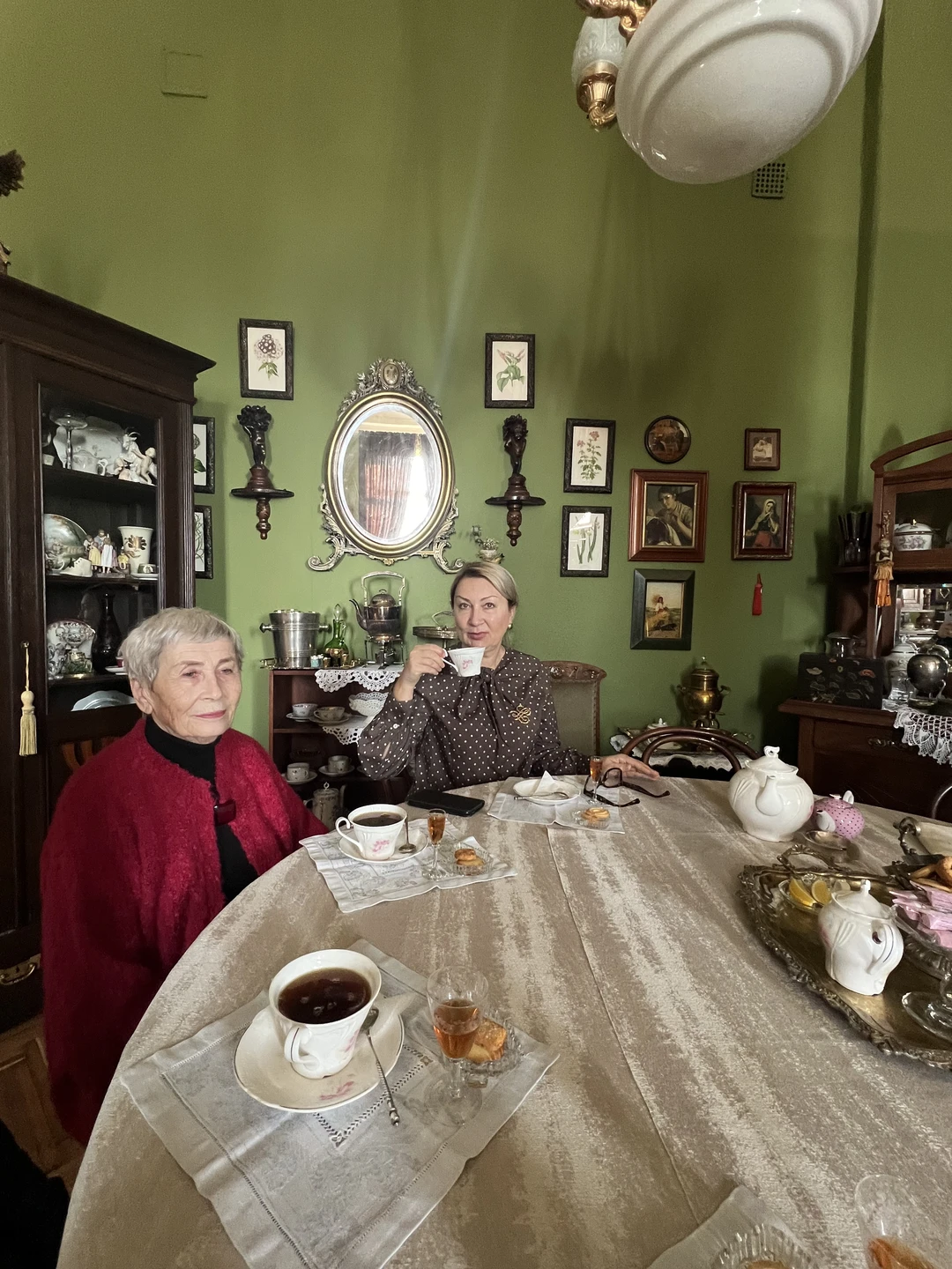 Прекрасное погружение в Россию прошлого❤️ чай из чашек костяного фарфора да еще и с рюмочкой мадеры