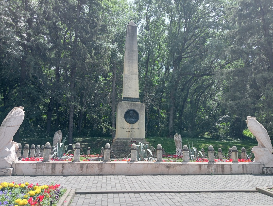 Очень понравилась экскурсия. Сам гид Станислав позитивный и положительный, рассказывал всю дорогу, читал стихи, нигде нас