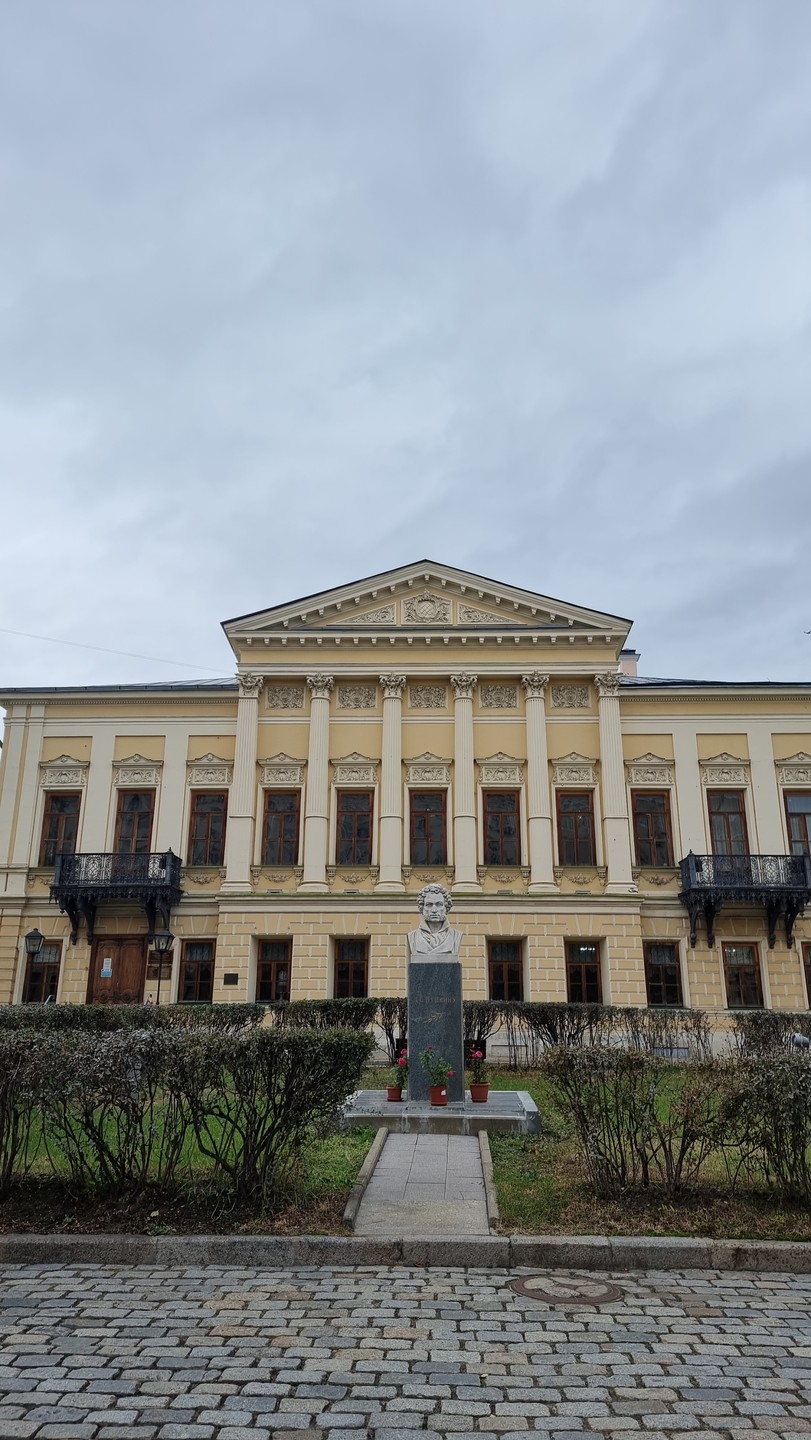 Жизнь и смерть русского дворянства: экскурсия по Басманному району (Валерия)