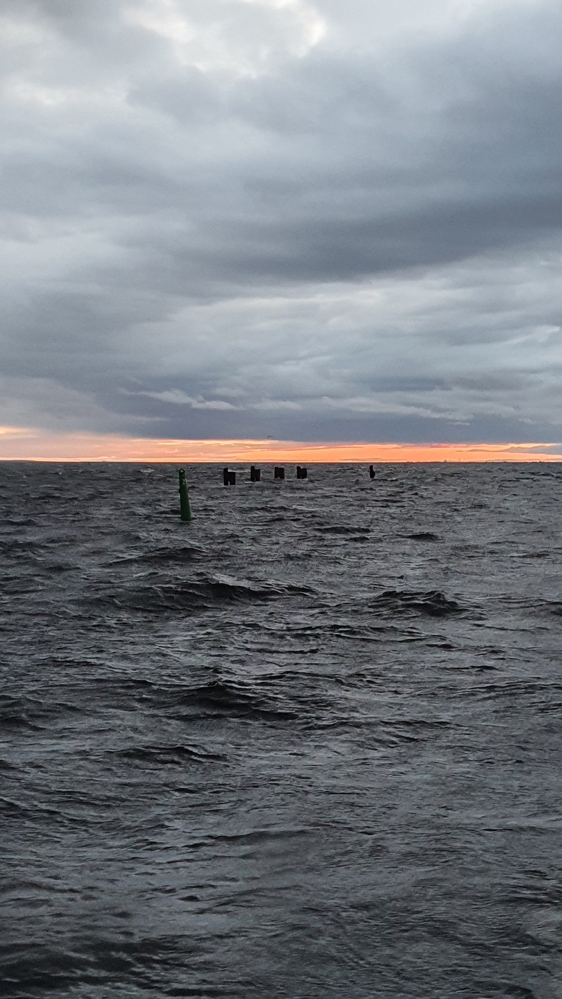 Спокойная атмосфера вечернего города, мы были на 2 этаже, удалось сделать очень красивые кадры. Музыкальное сопровождение