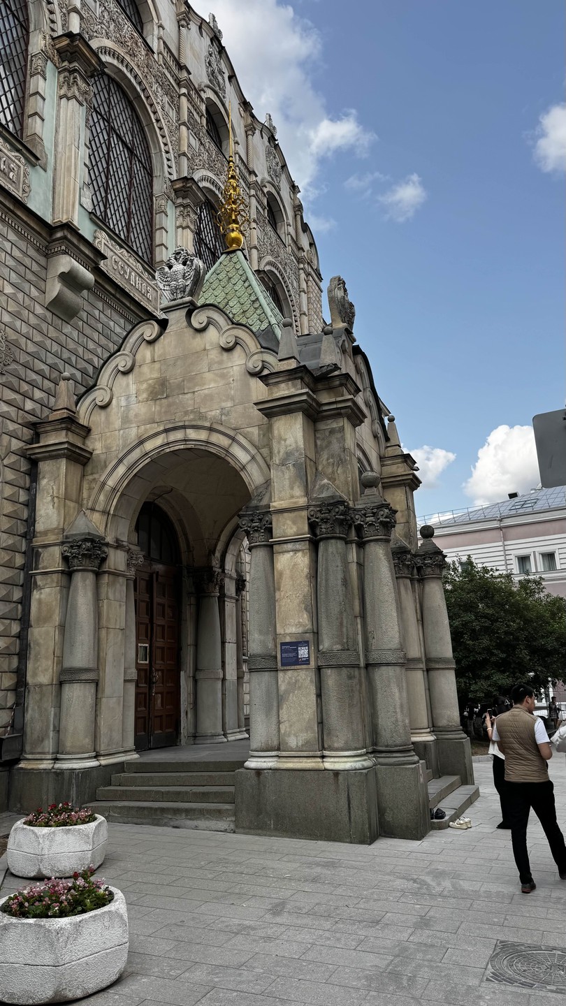 Мы отлично провели время - прогулялись по Бульварному кольцу и его закоулочкам. Разглядели в привычных и