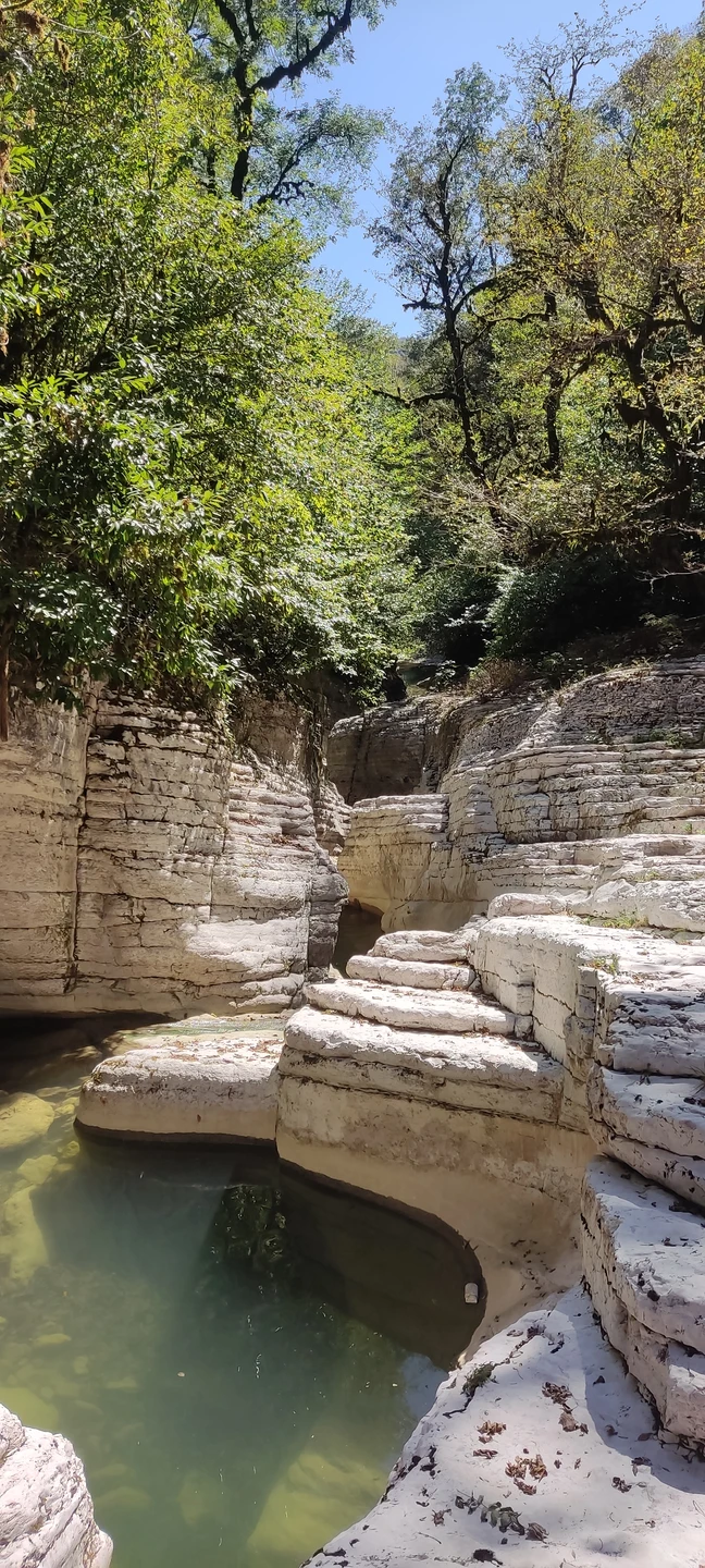 Хочу сказать огромное спасибо Даниилу, отличный парень, коренной сочинец, обожающий природу Сочи, знающий почти всё глубинки