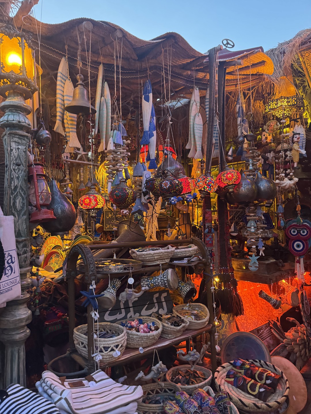 К сожалению не можем порекомендовать экскурсию у Валида. Очень мало информации, фактов, истории мы получили на