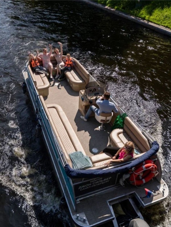 От Петроградки до Фонтанки на водном такси