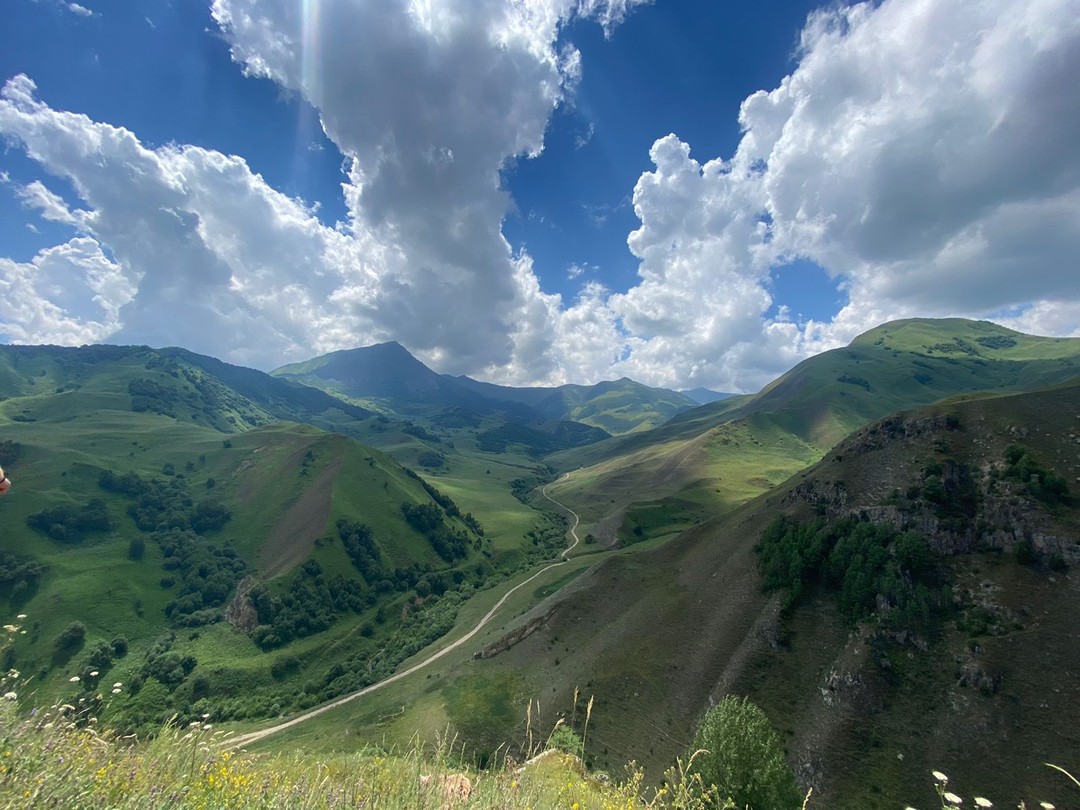 Экскурсия высший класс!!! Наш Гид Роман, профессионал и отличный парень. Машина комфортная, забирались на ней туда,