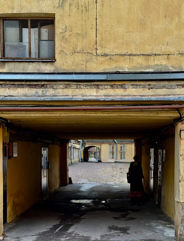 Чаепитие по-достоевски в коммунальной квартире Петербурга