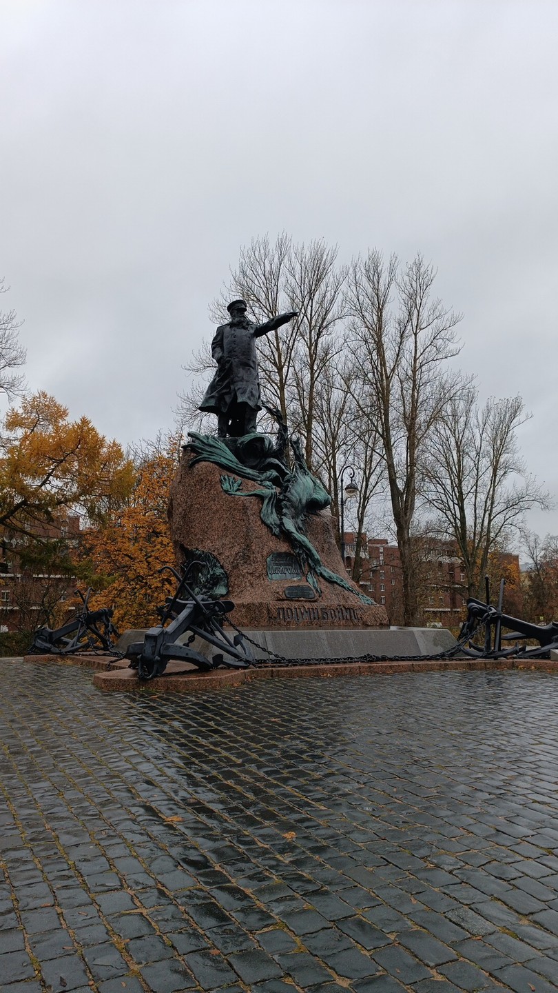 Из Санкт-Петербурга в Петергоф и Кронштадт: 2 города за 1 день (Екатерина)