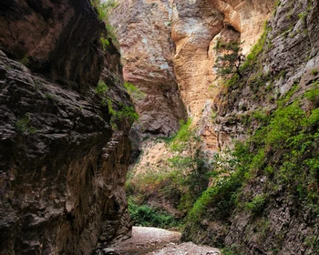 Зизикская теснина и экраноплан «Лунь»