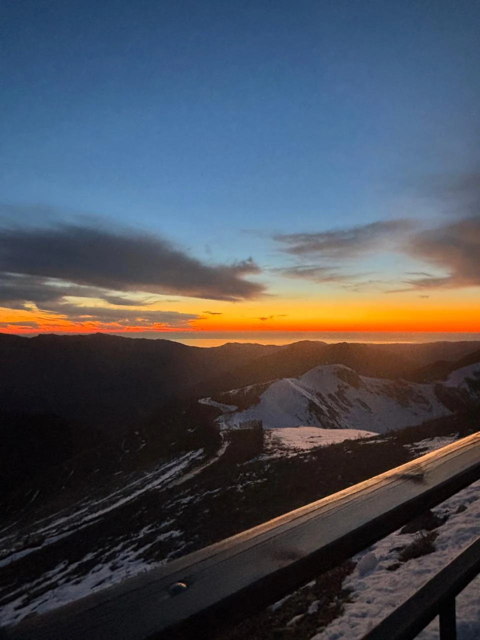 Брала экскурсию Красная Поляна, закат в горах. Экскурсовод Денис очень открытый, доброжелательный и тактичный человек!