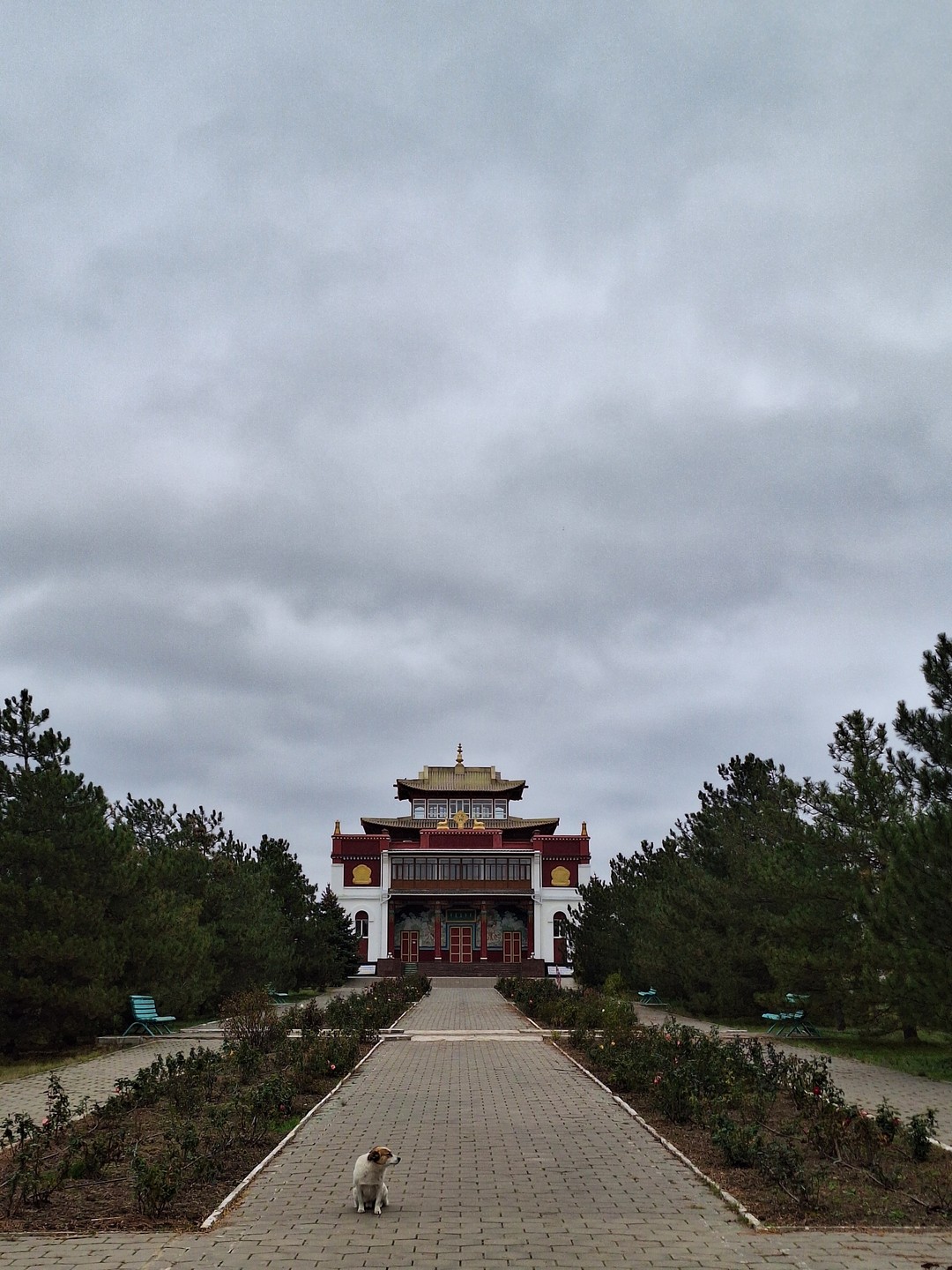 Кармически попался прекрасный экскурсовод, этнограф и буддист Константин. Брали на 2 часа, продлили до 4х. Пролетело