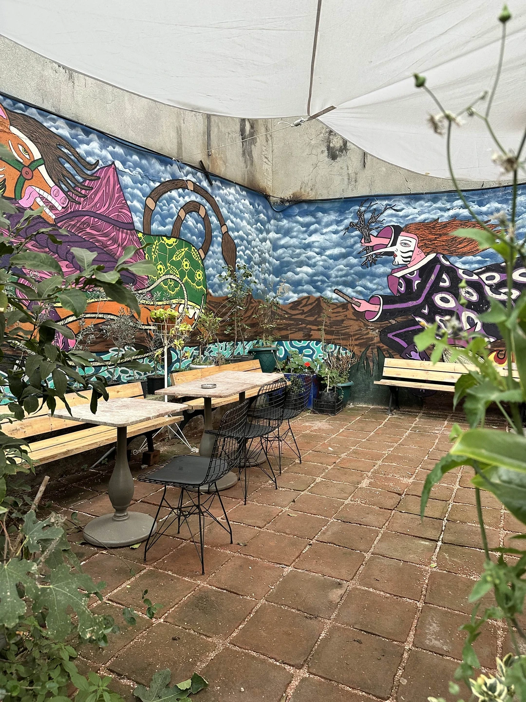 Отличная экскурсия по району Балат, очень красивый и немноголюдный район, много улочек с hand made сувенирами