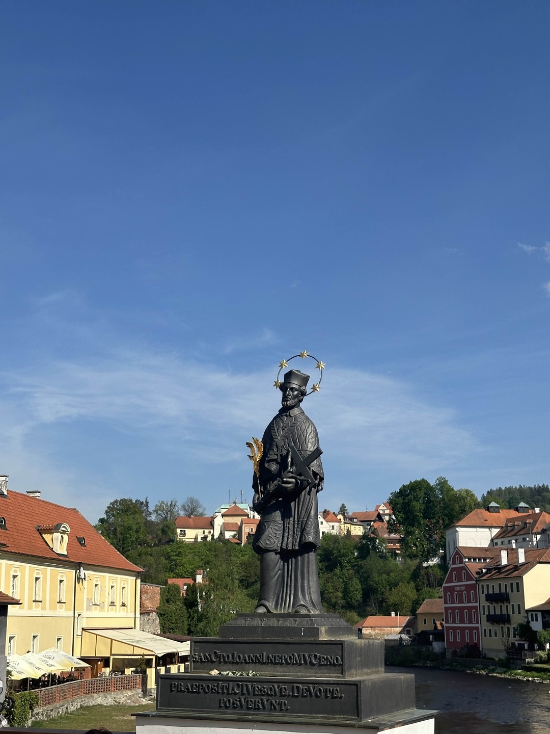 Посетили с Дариной сказочный городок Чешски Крумлов и замок Глубока над Влтавой. Очень красивый средневековый городок!