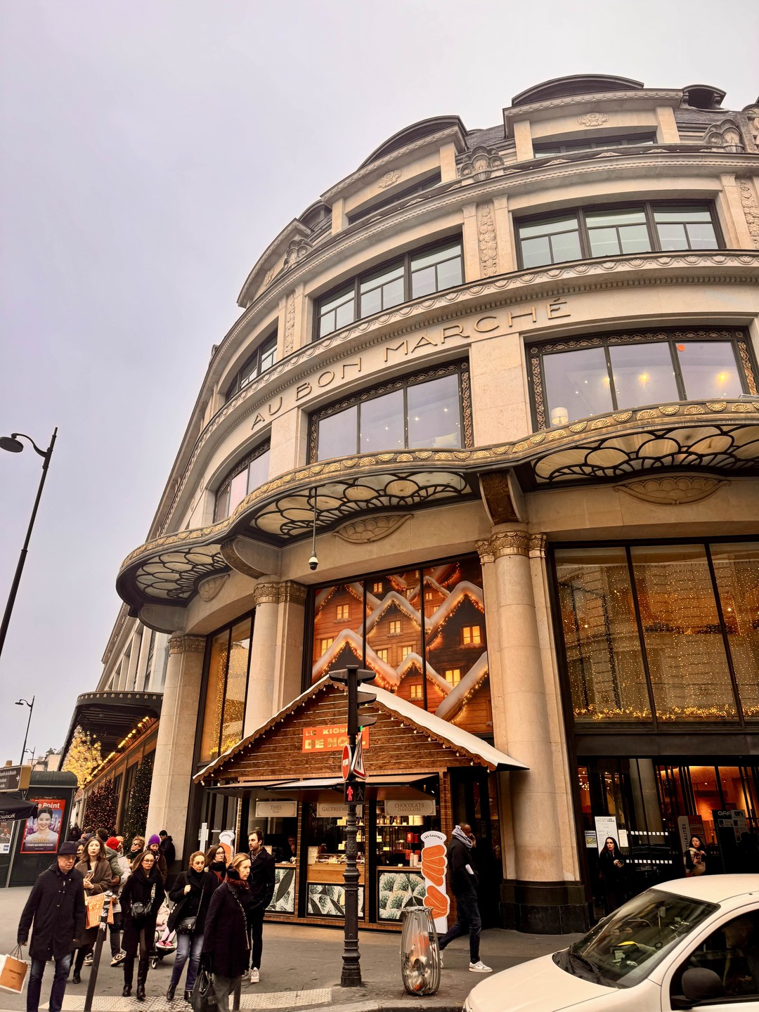 Несомненный плюс данной экскурсии это гид-рассказчик Саша, в прошлом потомственный винодел с грандиозным опытом по всему