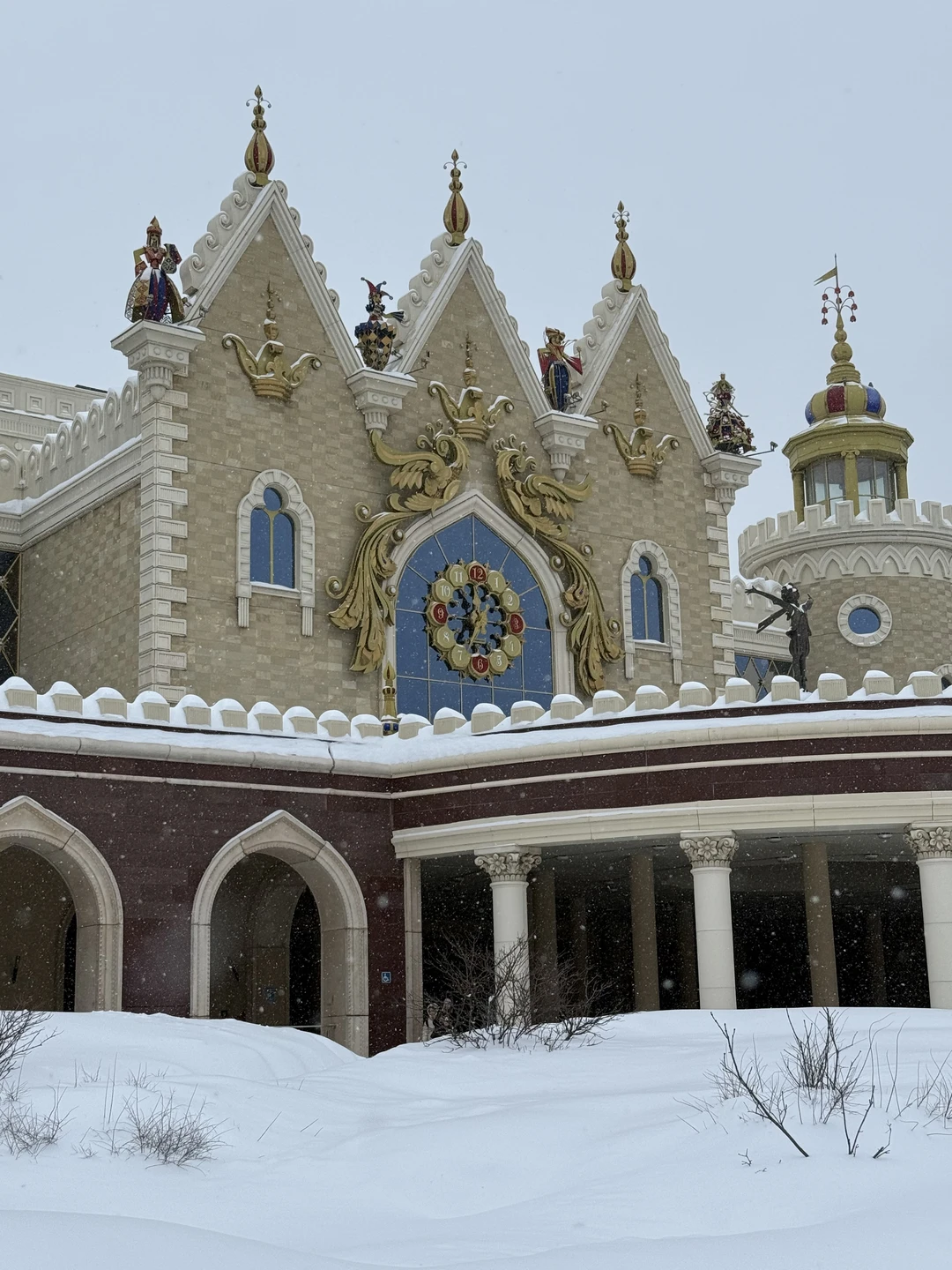 Спасибо большое Артуру за прекрасную экскурсию по Казани. Артур очень увлеченный молодой человек, прекрасно знающий историю