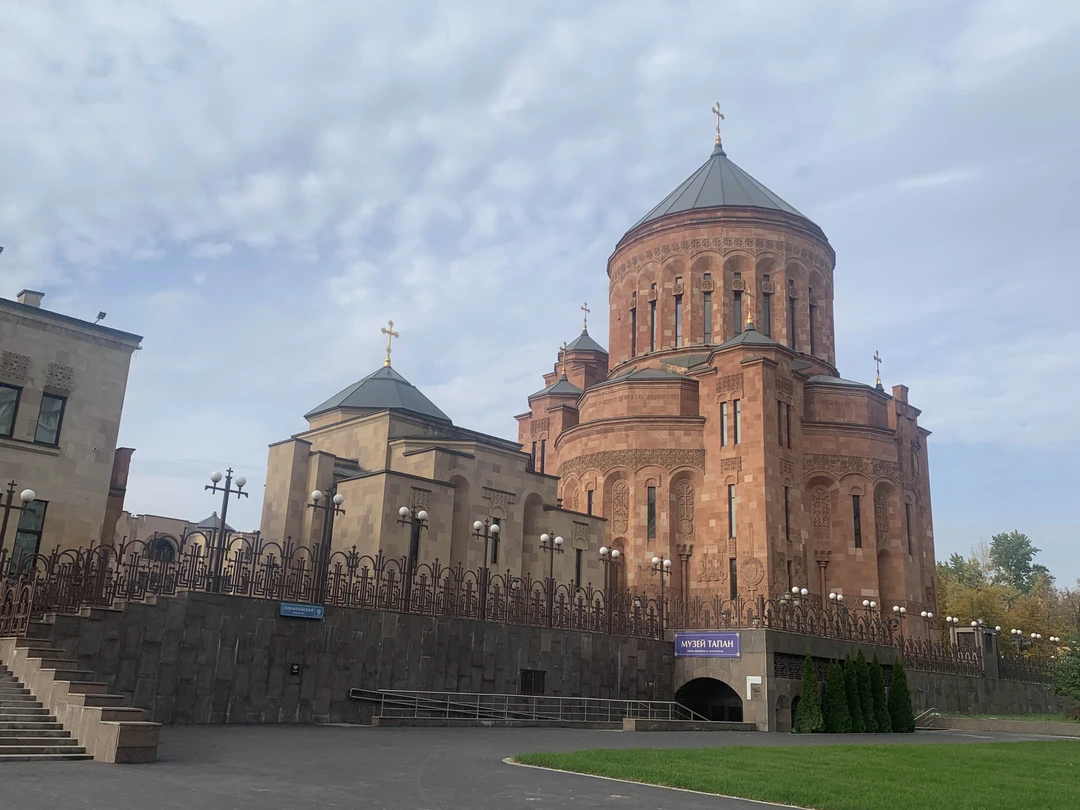 Армянский храмовый комплекс: авторская экскурсия с иподиаконом (Эльвира)