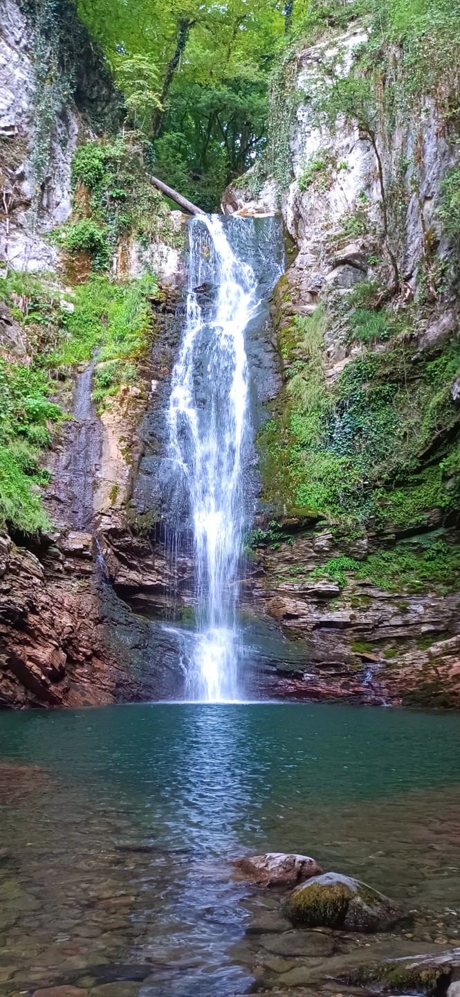 Путешествие действительно волшебное! Маршрут не простой, мы прошли 22 км. В маршруте 3 красивейших водопада. Тропа