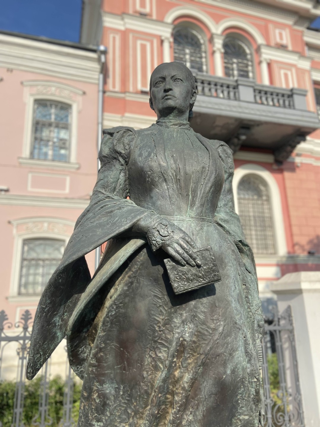 Спасибо Елизавете за чудесную и уютную экскурсию! Прекрасно, когда гид не просто рассказывает, а делает это