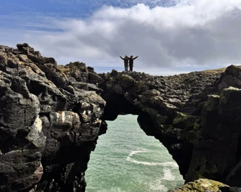 Золотое кольцо: нацпарк «Тингведлир», Долина гейзеров, водопад Гюдльфосс