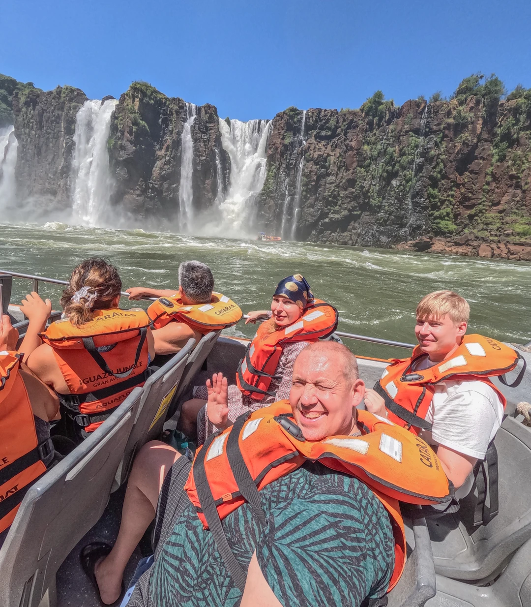 Иван отличный гид, заранее купил удобные билеты для перелета в Игуасу, был всегда на связи, дал