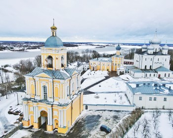 Усадьба рушанина, озеро Ильмень, праздничная программа в «Витославлицах», Хутынский монастырь