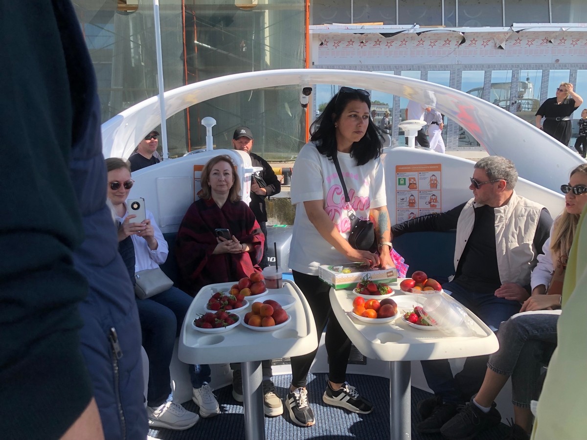 Прогулка на яхте с прозрачным дном (7/7)