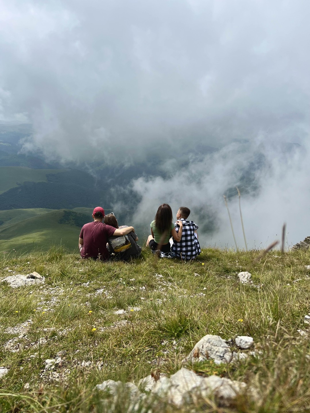 Экскурсия невероятная! У нас на замену был гид Денис. Всё было замечательно! Локации головокружительной красоты, Денис