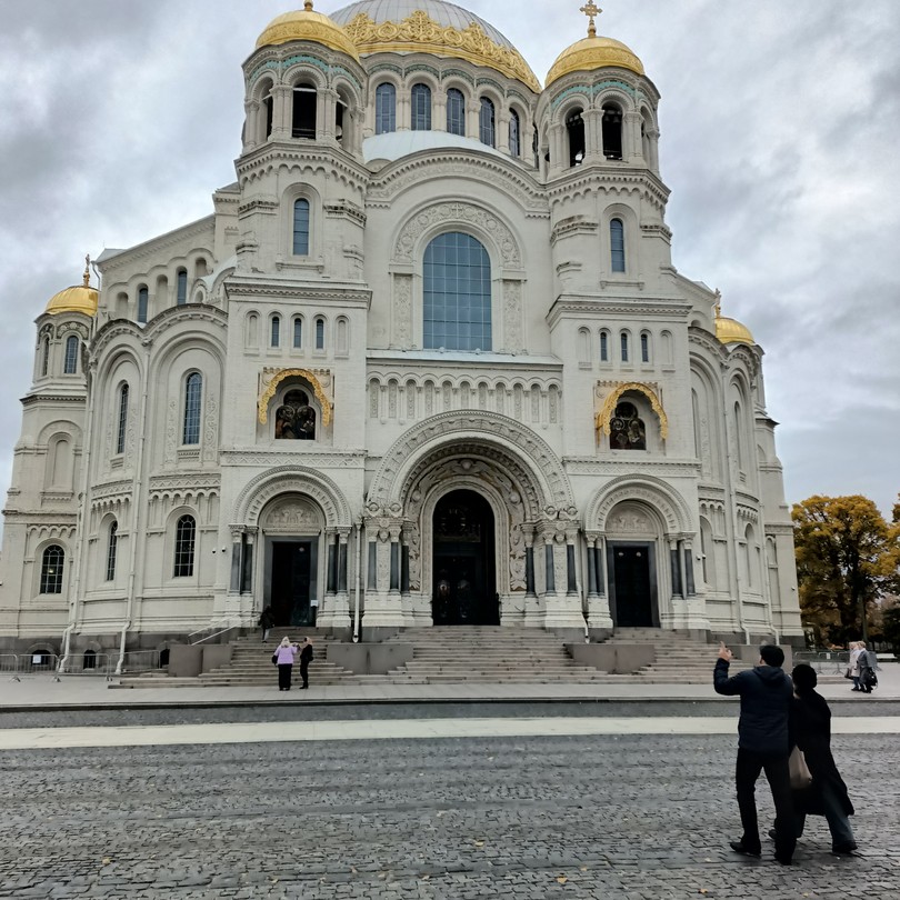 Из Санкт-Петербурга в Петергоф и Кронштадт: 2 города за 1 день (Ирина)